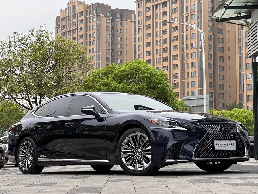 Lexus LS