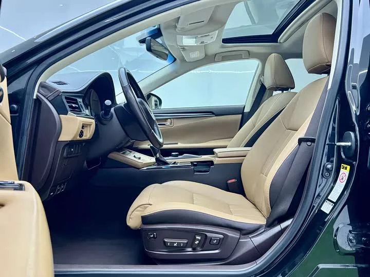 Lexus ES