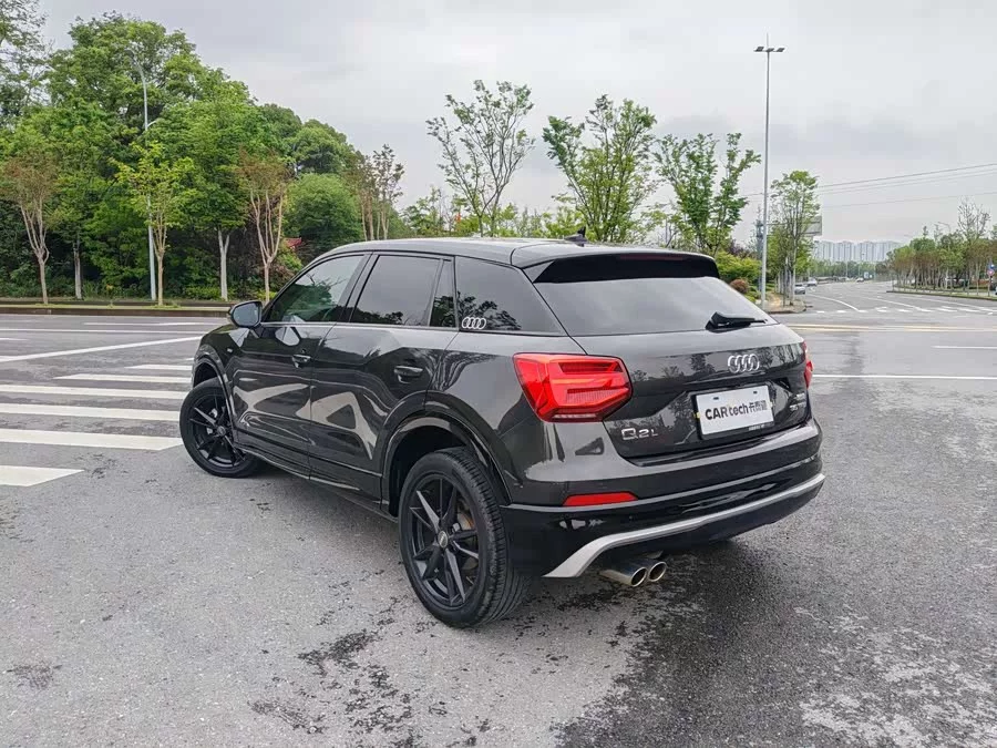 Audi Q2L