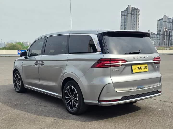 Roewe iMAX8