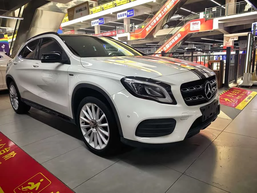 Mercedes Benz GLA