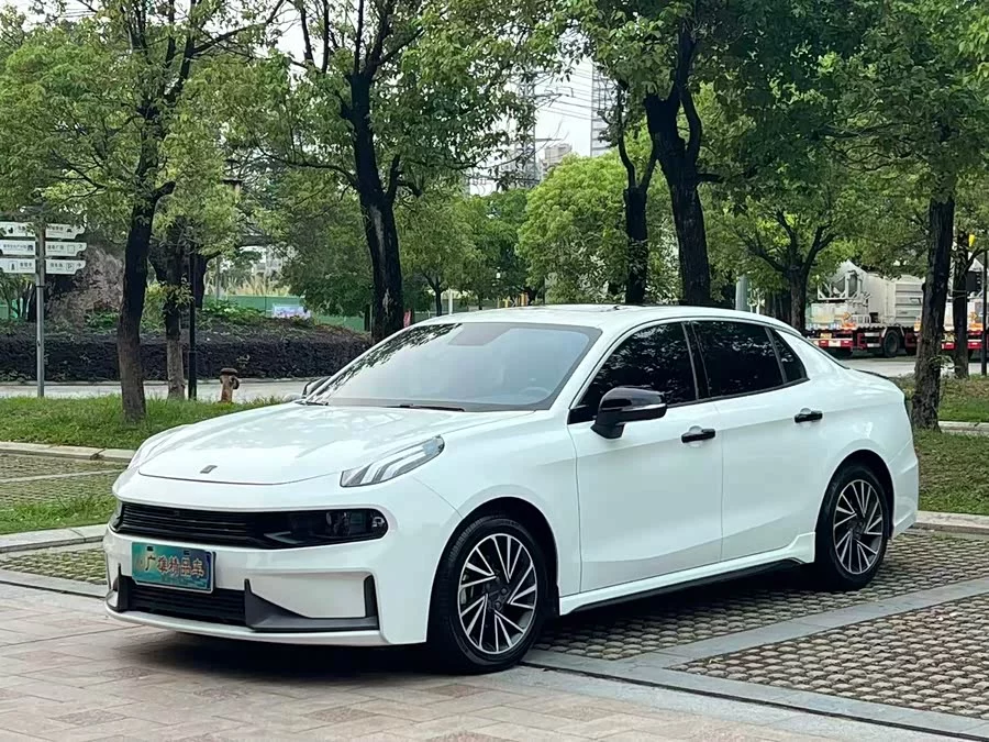 Lynk & Co 03