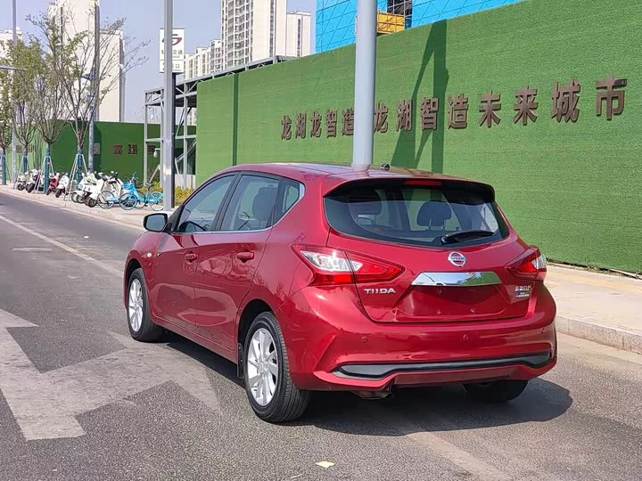 Nissan Tiida