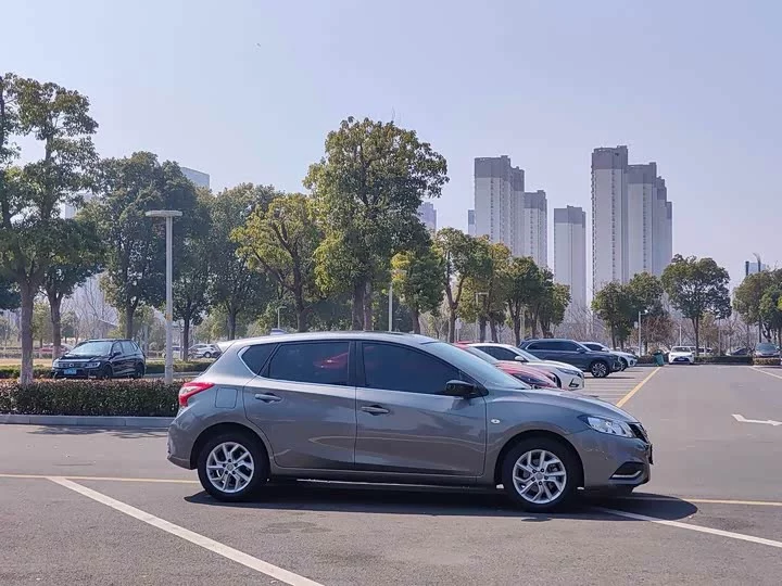 Nissan Tiida