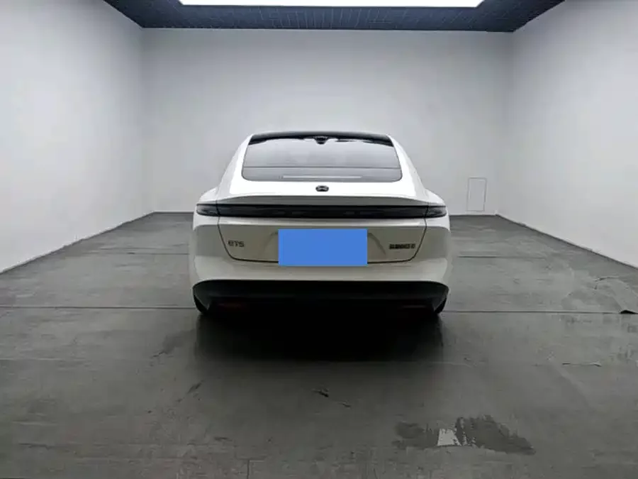 NIO ET5