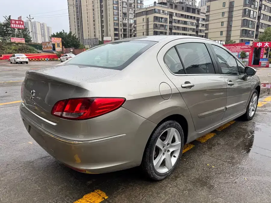 Peugeot 408