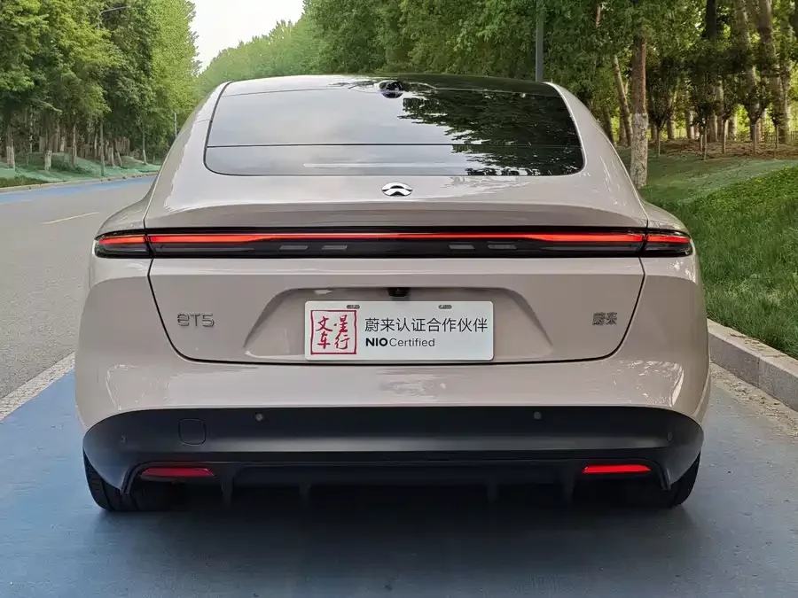 NIO ET5