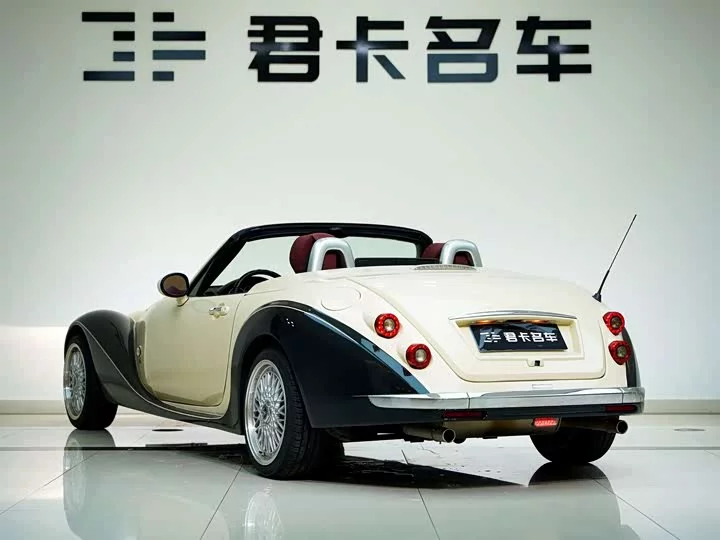 Mitsuoka Queen