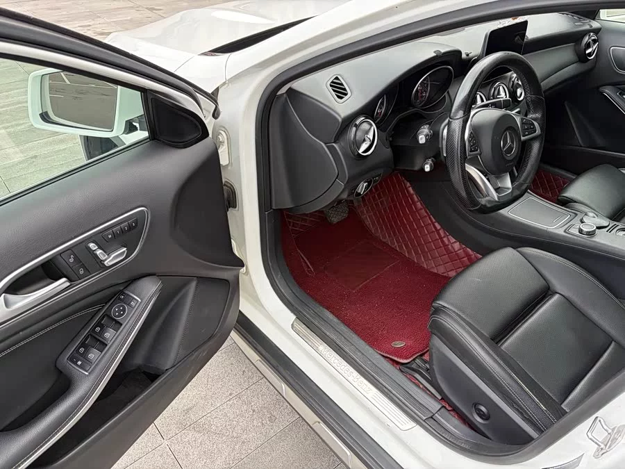 Mercedes Benz GLA