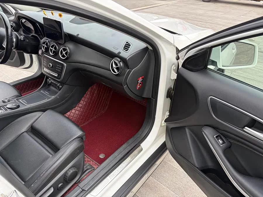 Mercedes Benz GLA
