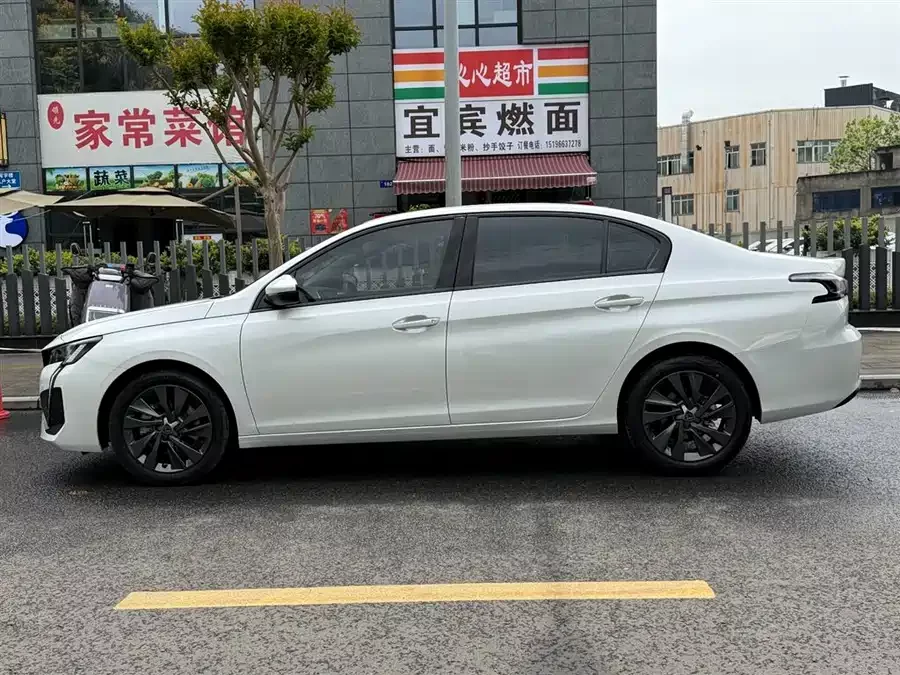 Peugeot 408