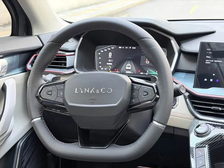 Lynk & Co 06