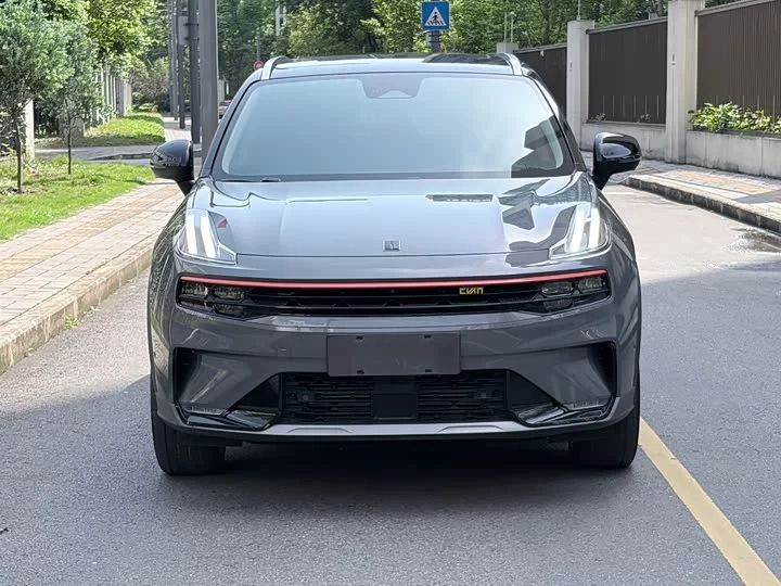 Lynk & Co 06