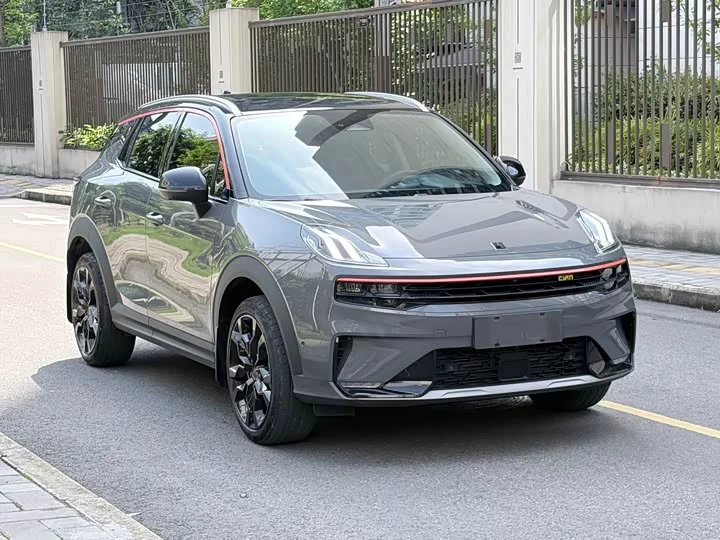 Lynk & Co 06