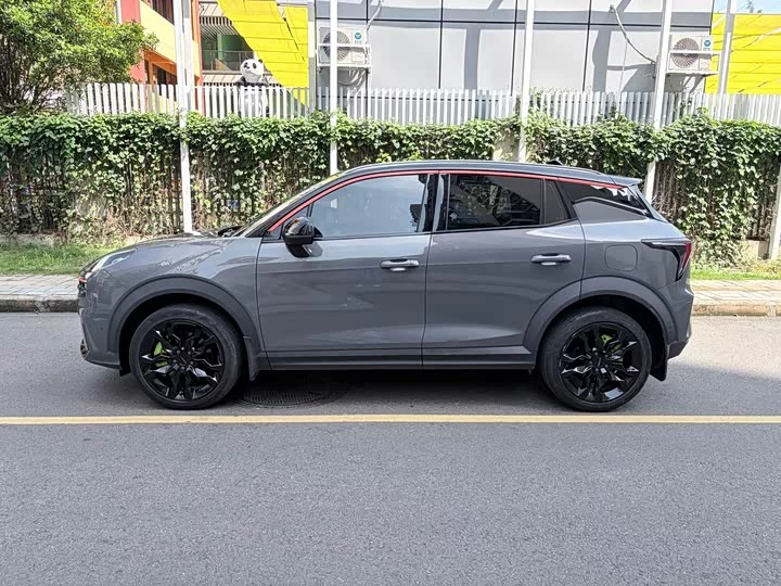 Lynk & Co 06