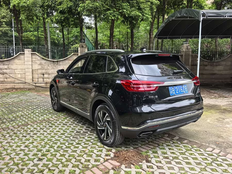 Hongqi HS5