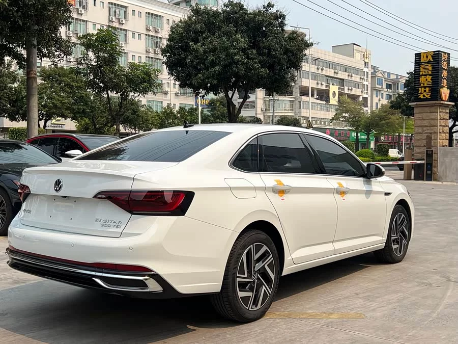 Volkswagen Sagitar