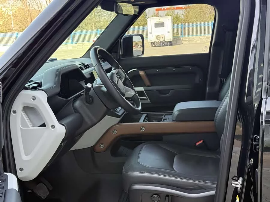Land Rover guard