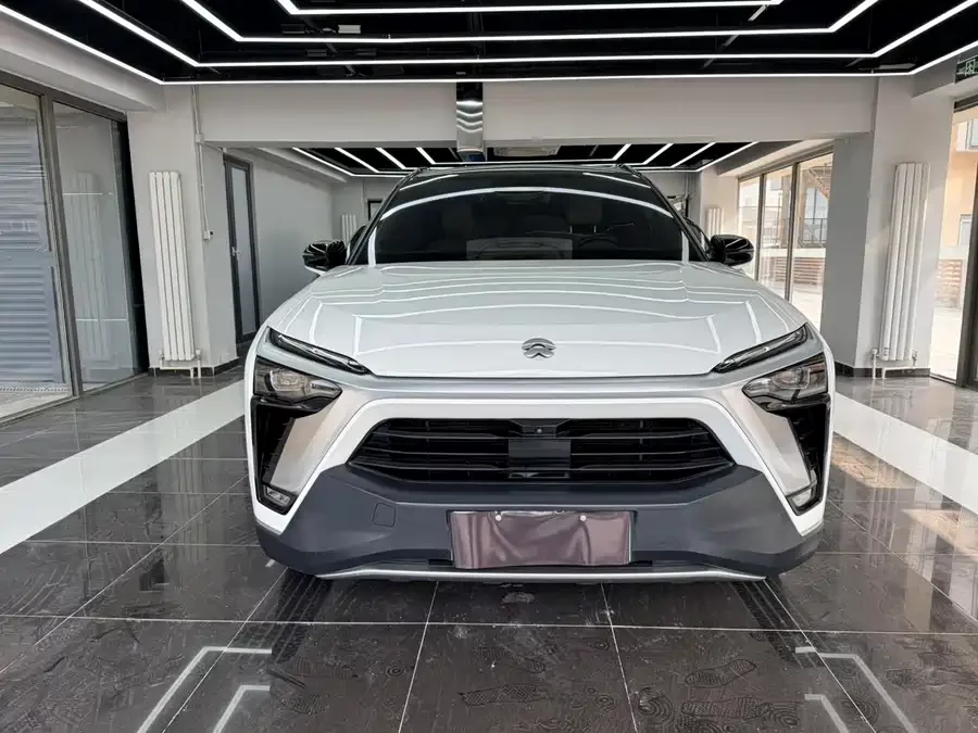 NIO ES8