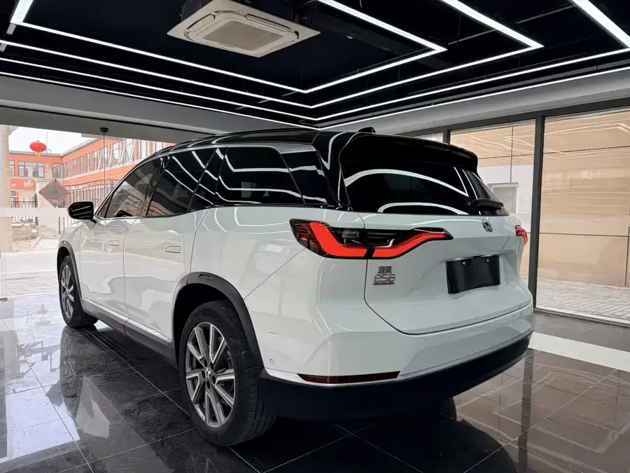 NIO ES8