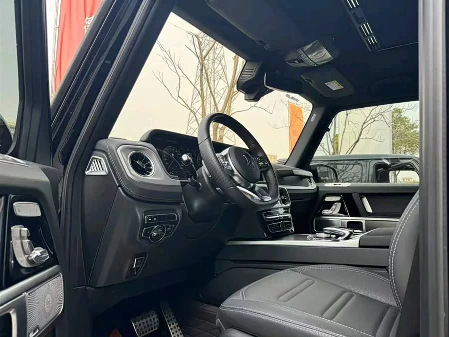 Mercedes Benz G-rated