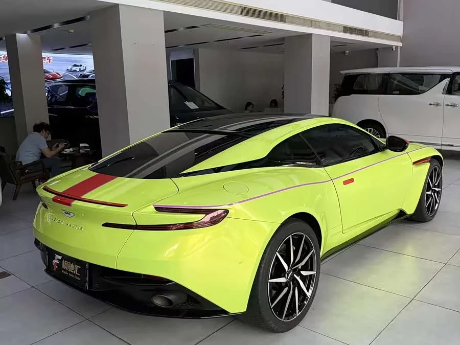 Aston Martin DB11