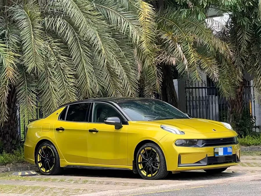 Lynk & Co 03