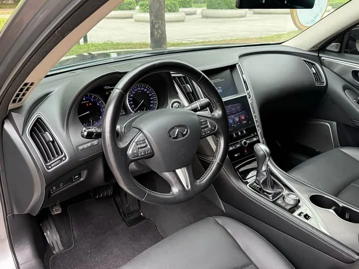 Infiniti Q50L
