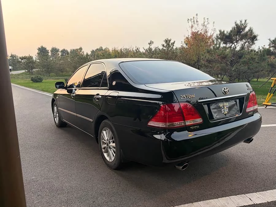 Toyota crown