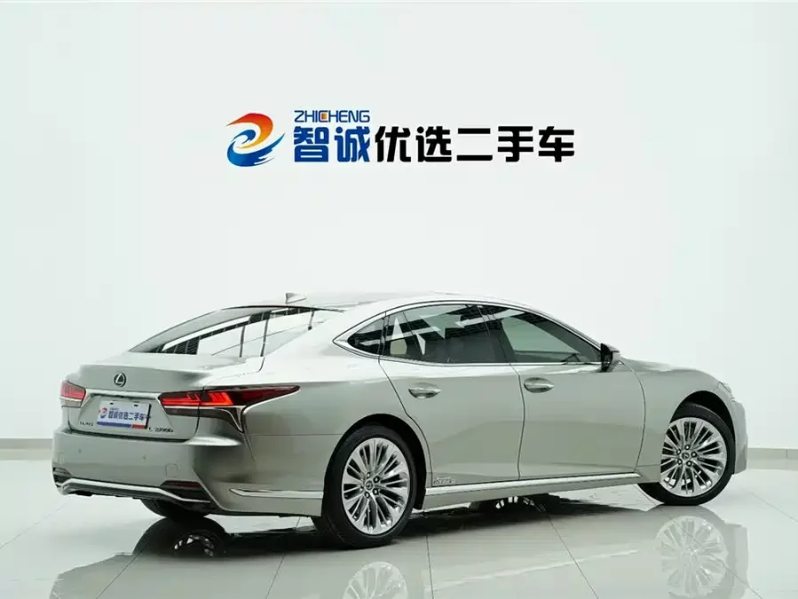 Lexus LS