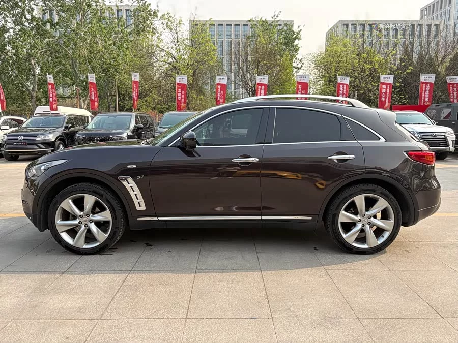 Infiniti QX70