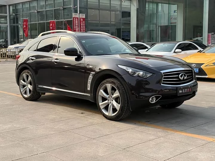 Infiniti QX70