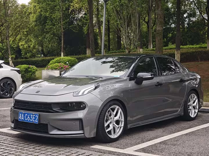 Lynk & Co 03