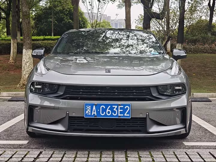 Lynk & Co 03