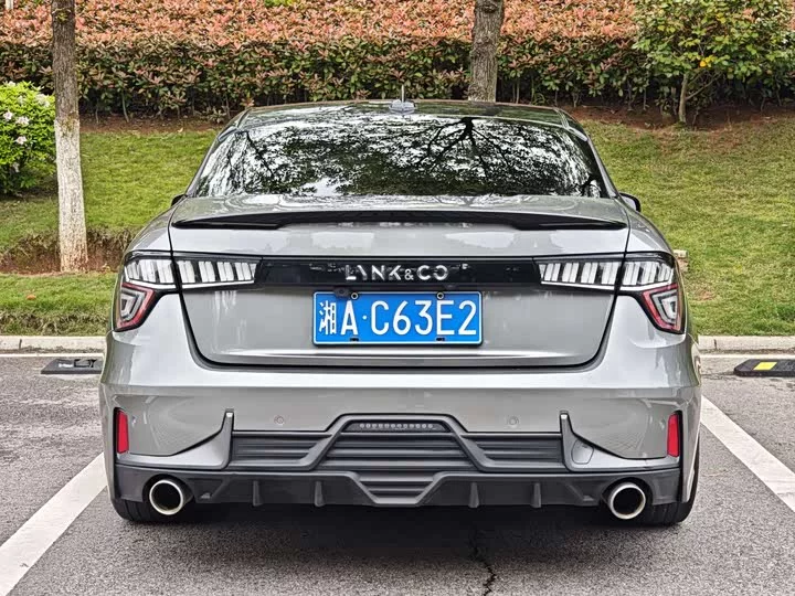 Lynk & Co 03