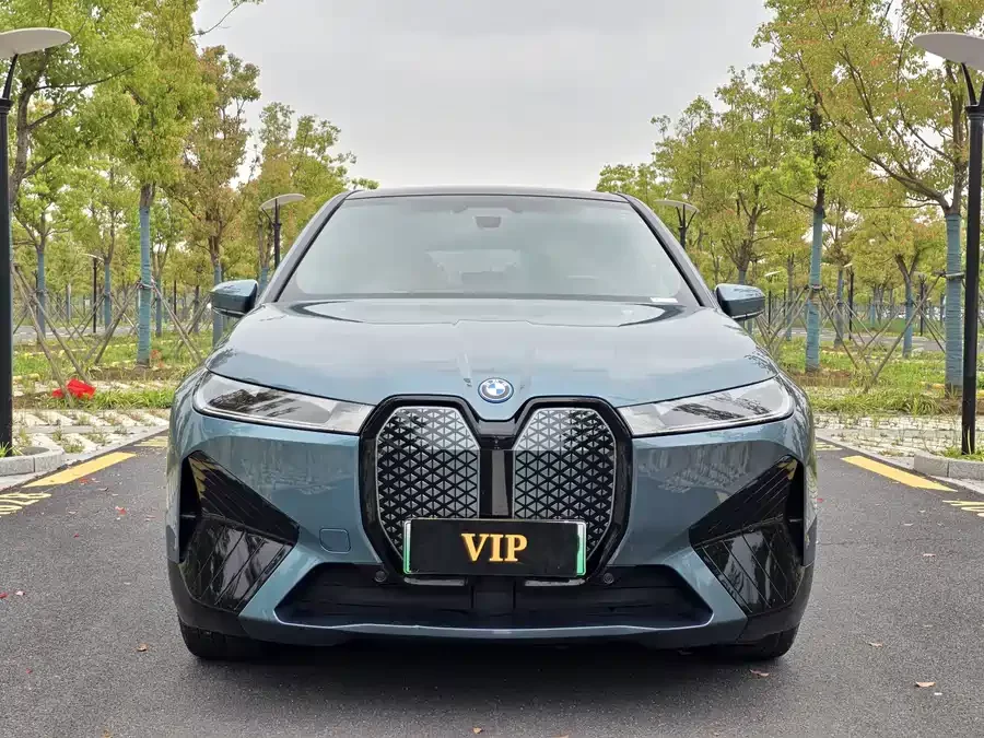 BMW iX