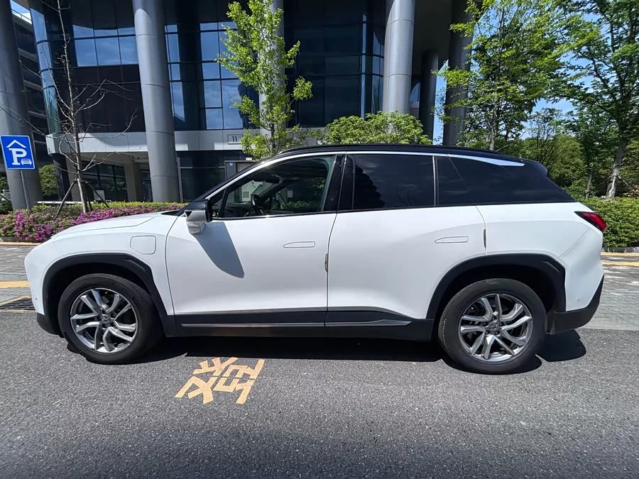 NIO ES6