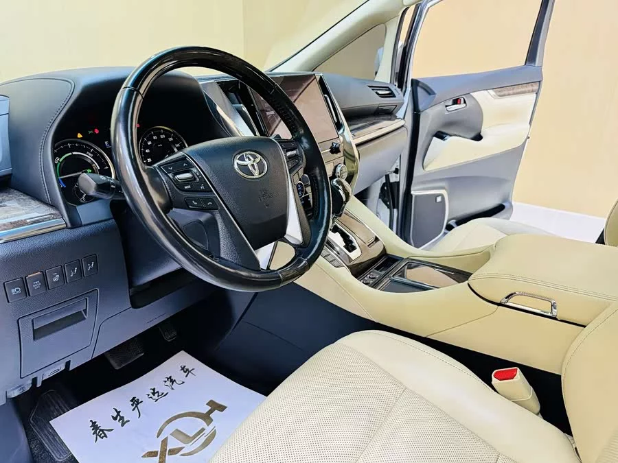 Toyota Crown Vellfire