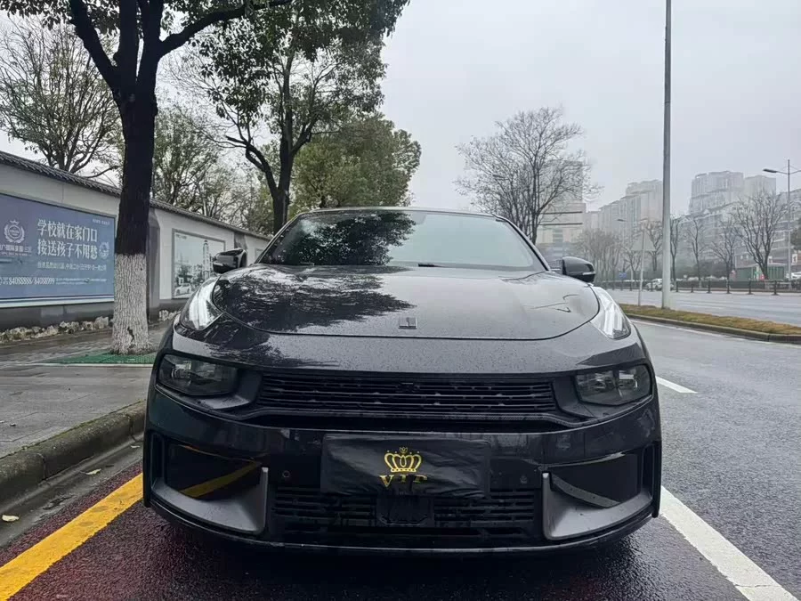 Lynk & Co 03