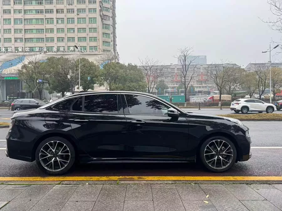 Lynk & Co 03