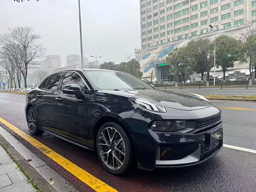 Lynk & Co 03