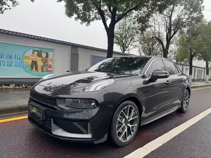Lynk & Co 03