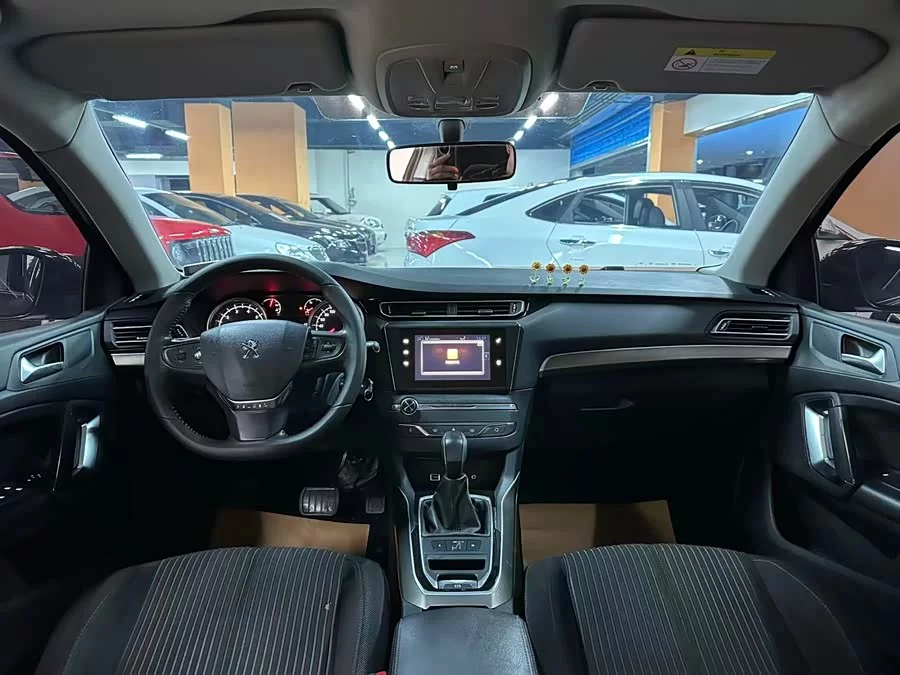 Peugeot 408