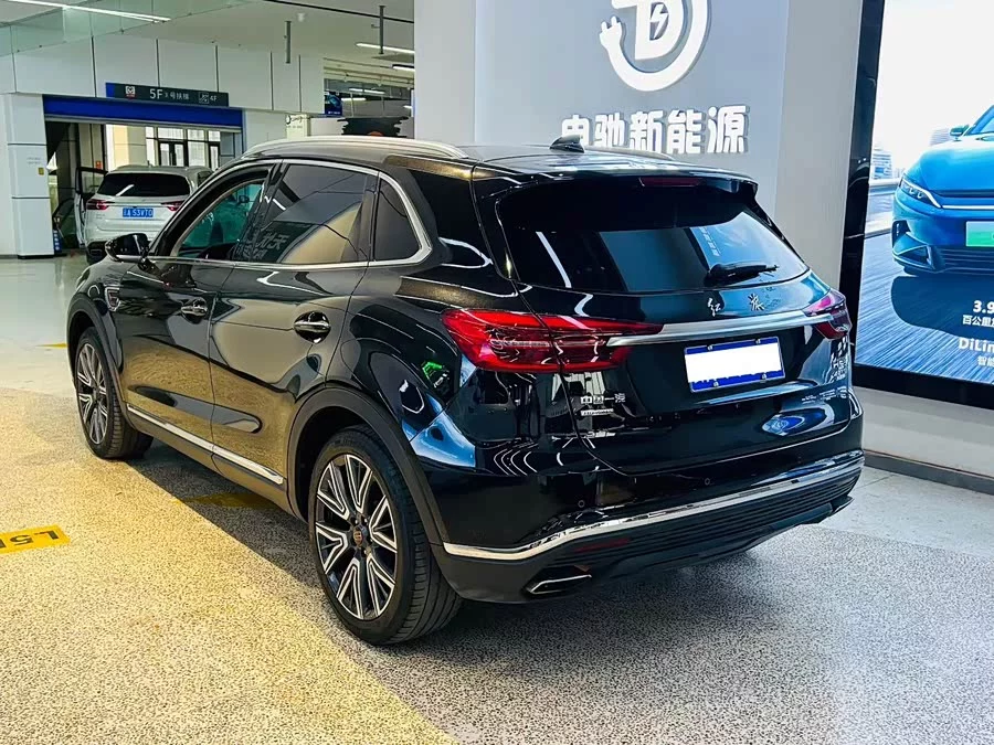 Hongqi HS5