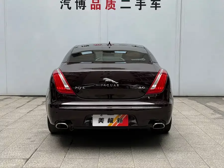 Jaguar XJ