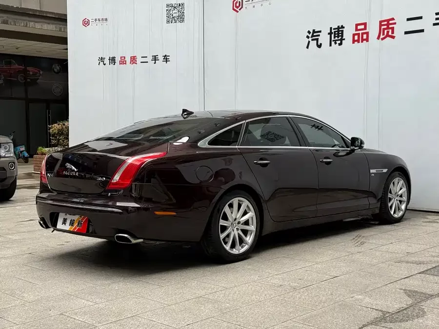 Jaguar XJ