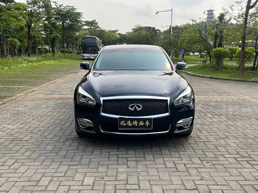 Infiniti Q70