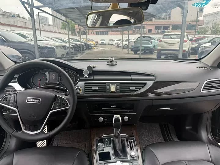 Zotye Z700