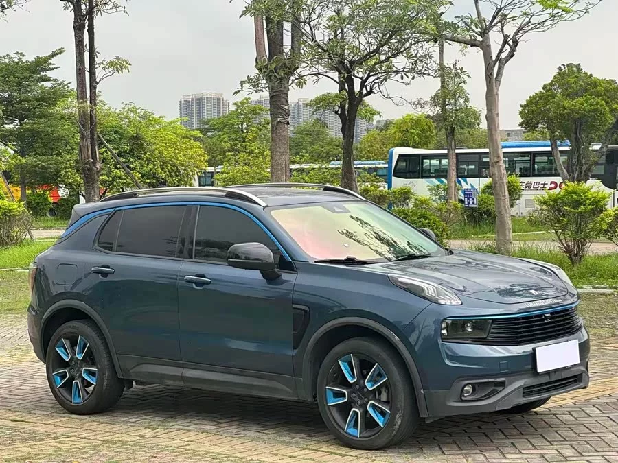 Lynk & Co 01