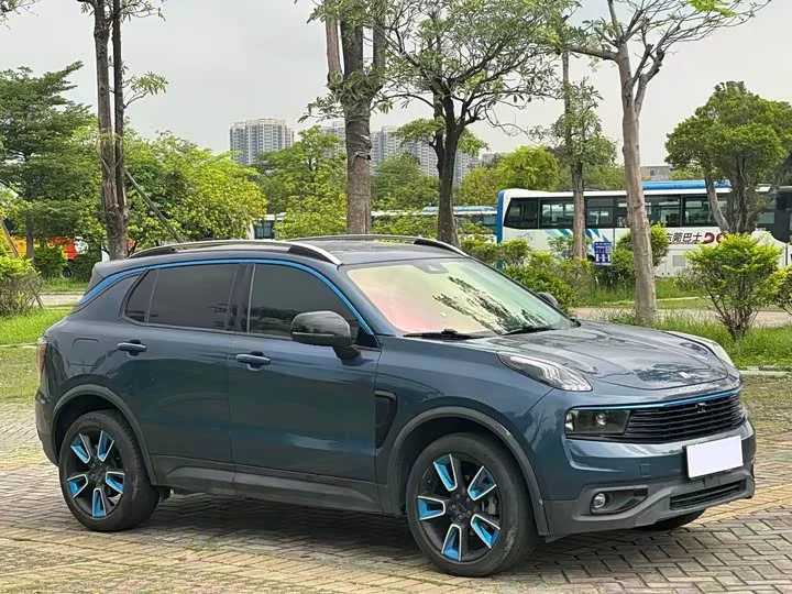 Lynk & Co 01